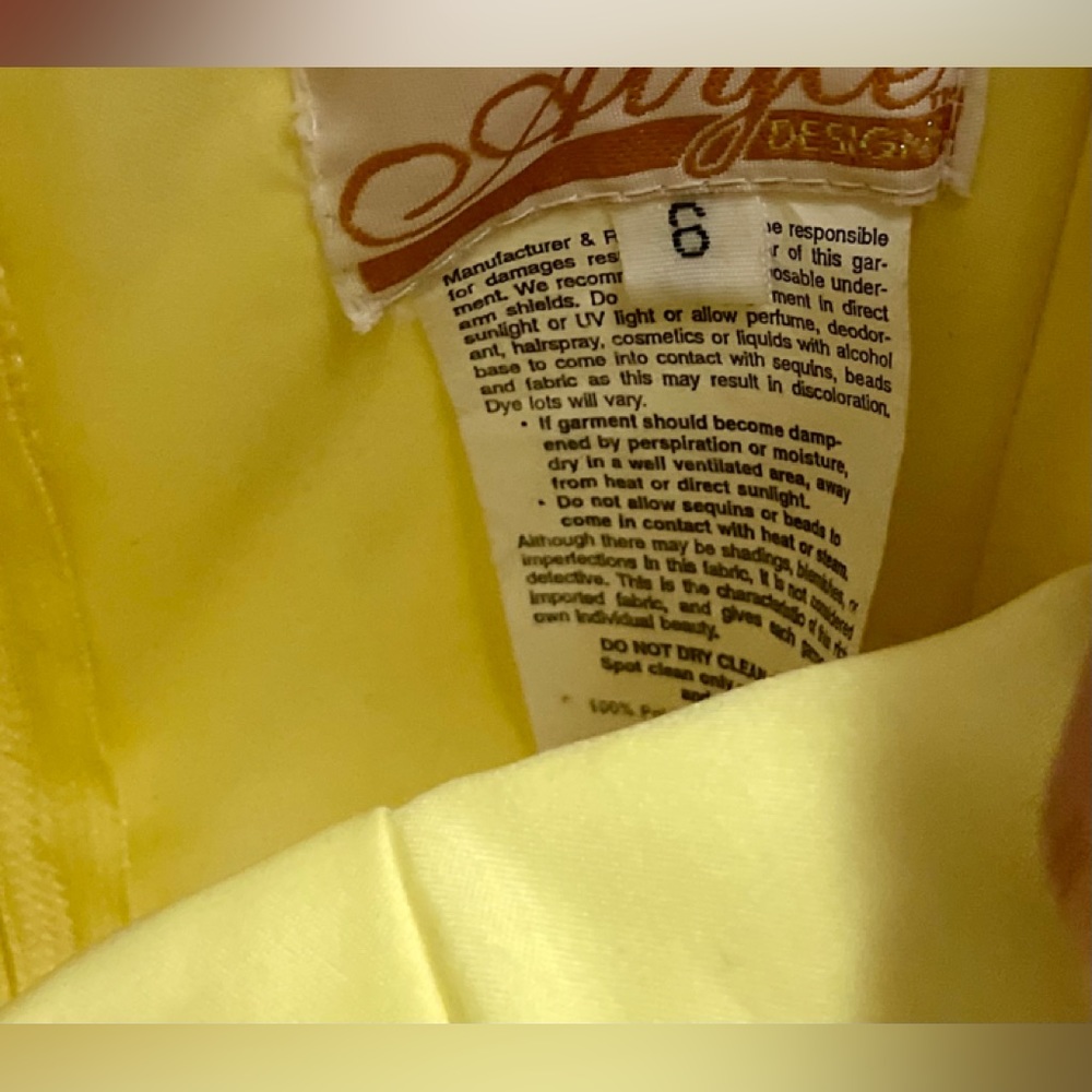 Beautiful yellow prom dress!